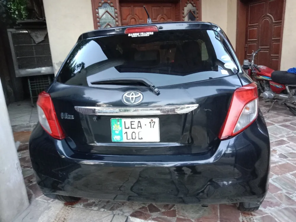 Toyota Vitz 2013 for Sale in Lahore Image-1