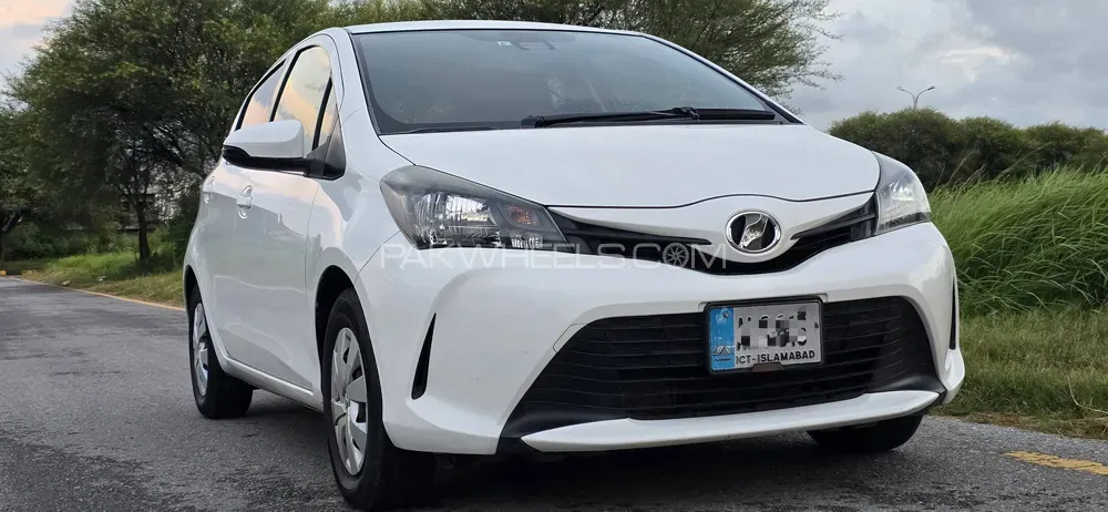 Toyota Vitz 2015 for Sale in Islamabad Image-1