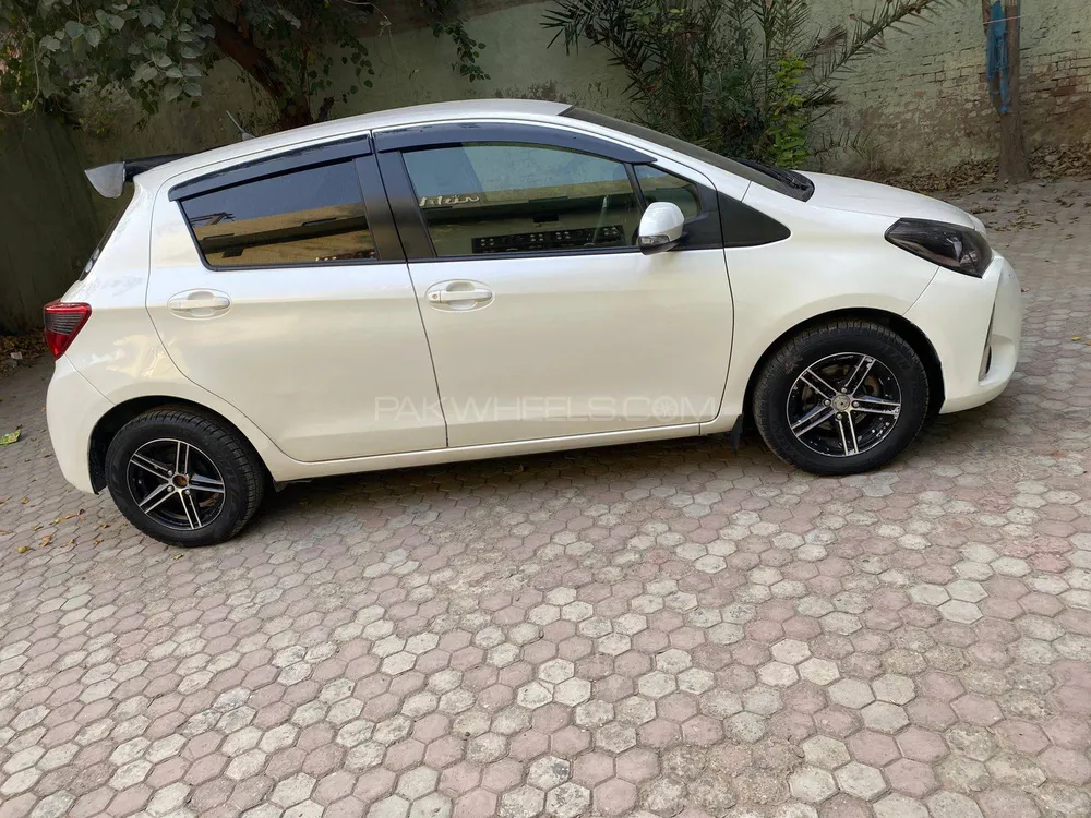 Toyota Vitz 2017 for Sale in Gujranwala Toyota Vitz 2017 for Sale in Gujranwala Image-10