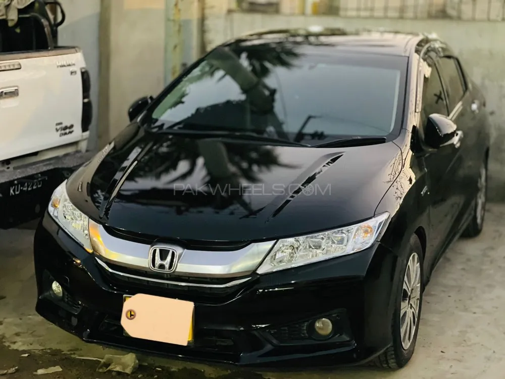 Honda Grace Hybrid 2015 for Sale in Karachi Image-1