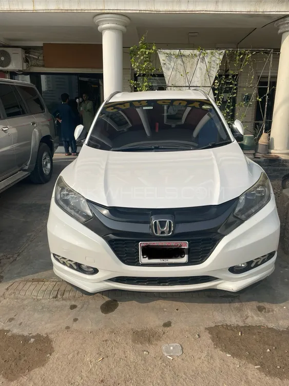 Honda Vezel 2015 for Sale in Karachi Image-1