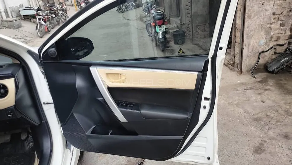 Toyota Corolla 2021 for Sale in Faisalabad Image-1