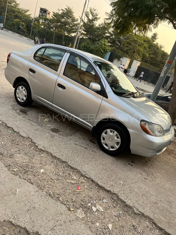 Toyota Platz 2000 for Sale in Islamabad Image-1