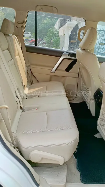 Toyota Prado 2011 for Sale in Lahore Toyota Prado 2011 for Sale in Lahore Image-15