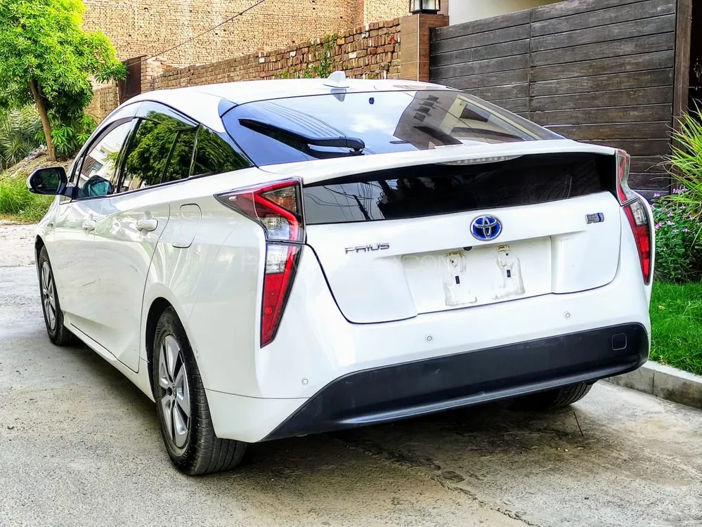 Toyota Prius 2016 for Sale in Arifwala Image-1