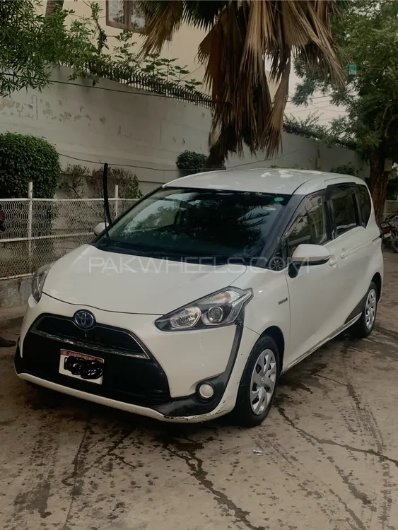 Toyota Sienta 2016 for Sale in Karachi Image-1