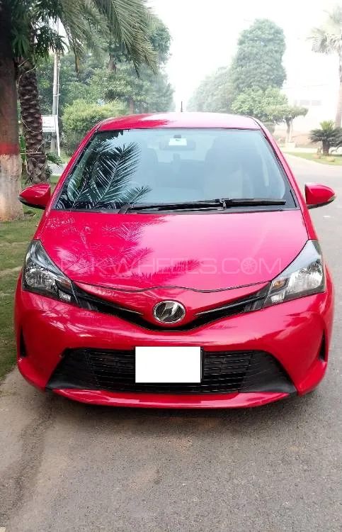 Toyota Vitz 2015 for Sale in Lahore Image-1