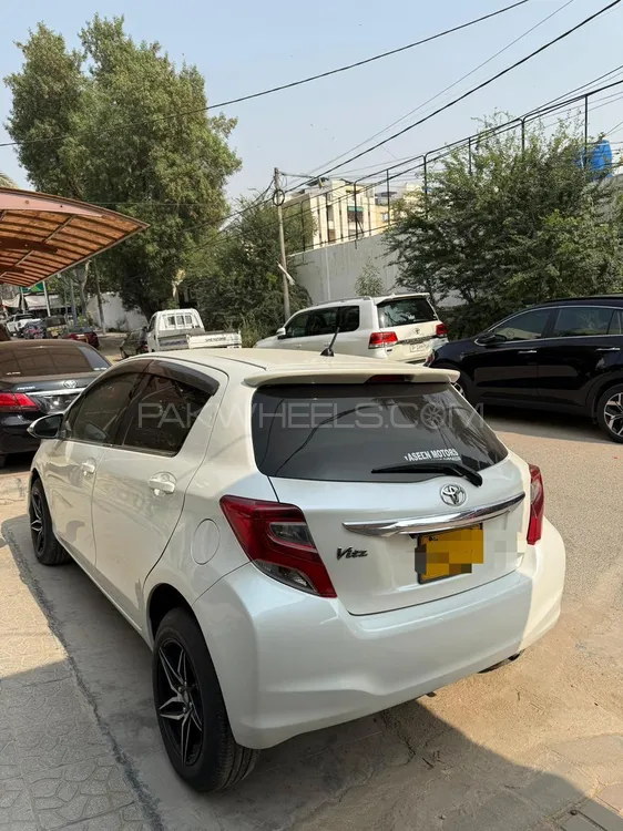 Toyota Vitz 2015 for Sale in Karachi Image-1