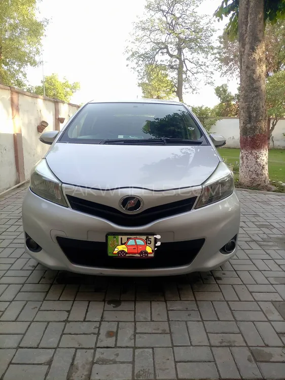 Toyota Vitz 2015 for Sale in Lahore Image-1