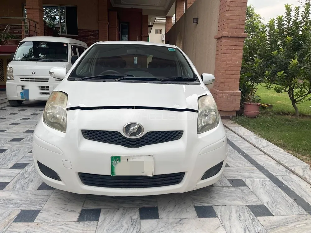 Toyota Vitz 2010 for Sale in Peshawar Image-1
