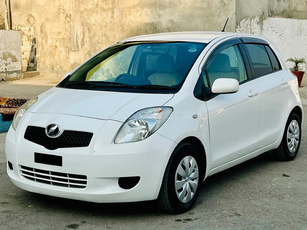Toyota Vitz 2006 for Sale in Mardan Image-1