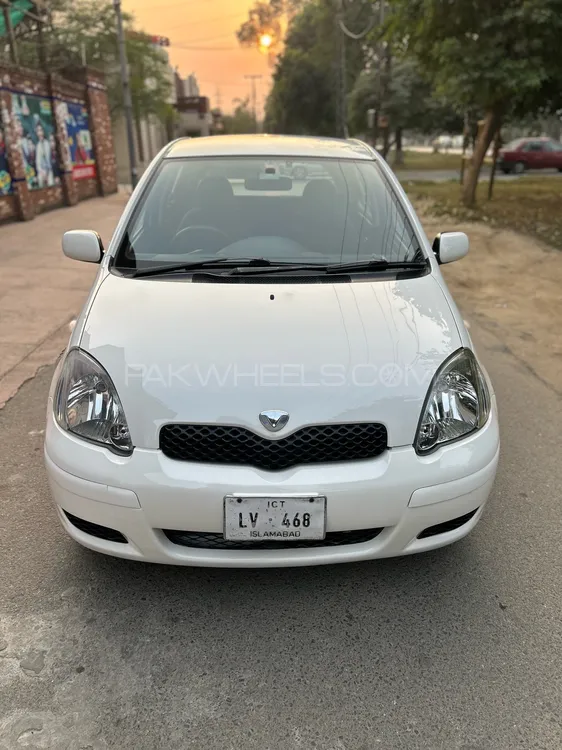 Toyota Vitz 2004 for Sale in Lahore Image-1