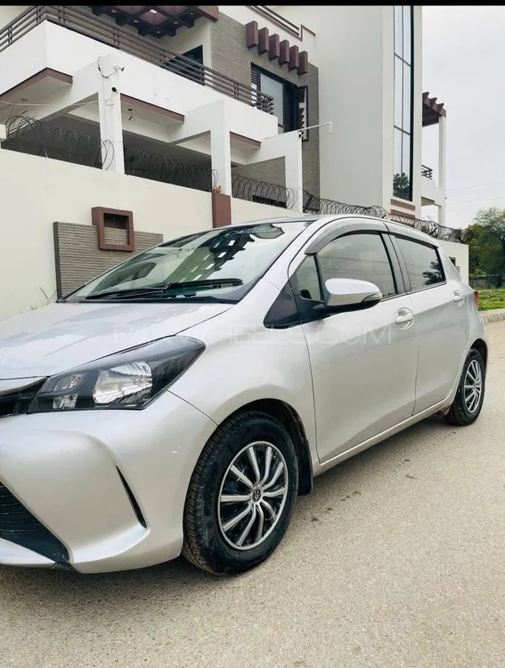Toyota Vitz 2015 for Sale in Karachi Image-1