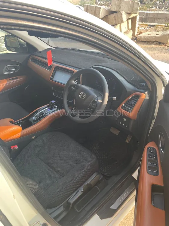 Honda Vezel 2015 for Sale in Karachi Image-1