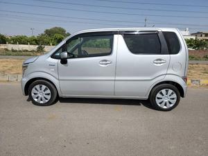 Fresh Import 2025
HYBRID FX EDITION
3.5 Auction Grade and Auction Sheet Attached For Satisfaction And Verification
2022 Model
Low Mileage: 69974 KM
Shiny Silver Colour
Cruise Control
Safety Sense
No.1 Japan Quality
SD Navigation
Back Camera
Auto AC Push Panel
Halogen Head Lump
Abs Braking System
Genuine Verifiable Auction Sheet
Retractable Side Mirrors With Indicators
All Power Windows
Runs & Drives Great
Engine In Clean & Good Condition
Clean Interior & Exterior
Drive Type: FF
Eco Idle Technology
Sofa Seats
Heated Seats
Power Steering
Power Windows
Power Side Mirrors
Glass With Ultra-violet Filter (UV Cut)
Digital Climate Control Air Conditioner & Heater
Steering: Power Assist Equipped Rack & Pinion
Suspension: Mcpherson Strut Type Coil Spring
Drivers Airbag
Passenger Airbag
Rear Wiper
Good Fuel Economy
Dual SRS Air Bag
High Quality Luxury Hatchback
Brand New Tyres
Anti-lock Brakes
Remote Keyless Entry