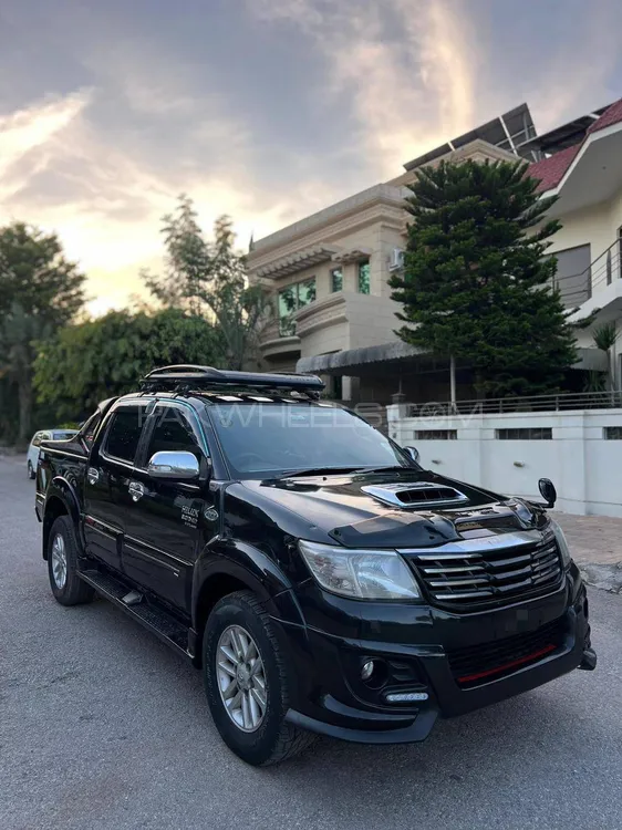 Toyota Hilux 2011 for Sale in Islamabad Image-1