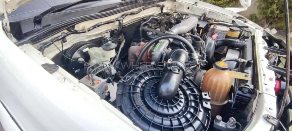 Toyota Hilux 2016 for Sale in Peshawar Image-1