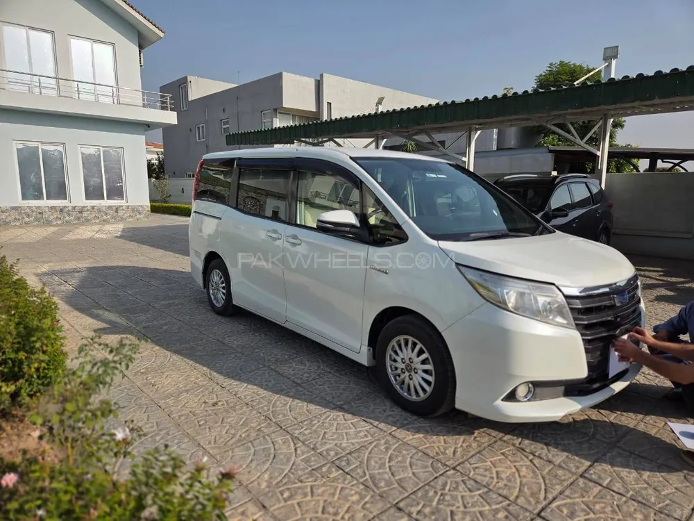 Toyota Noah 2015 for Sale in Islamabad Image-1