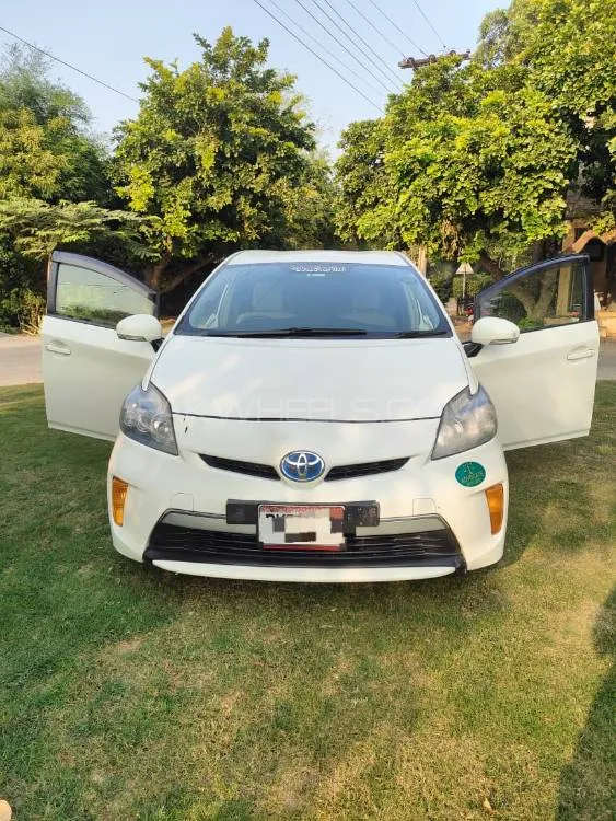 Toyota Prius 2011 for Sale in Lahore Image-1