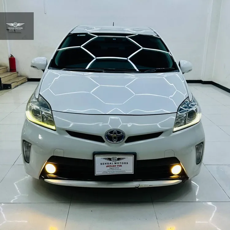 Toyota Prius 2013 for Sale in Islamabad Image-1