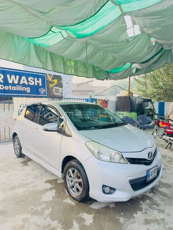 Toyota Vitz 2011 for Sale in Peshawar Image-1