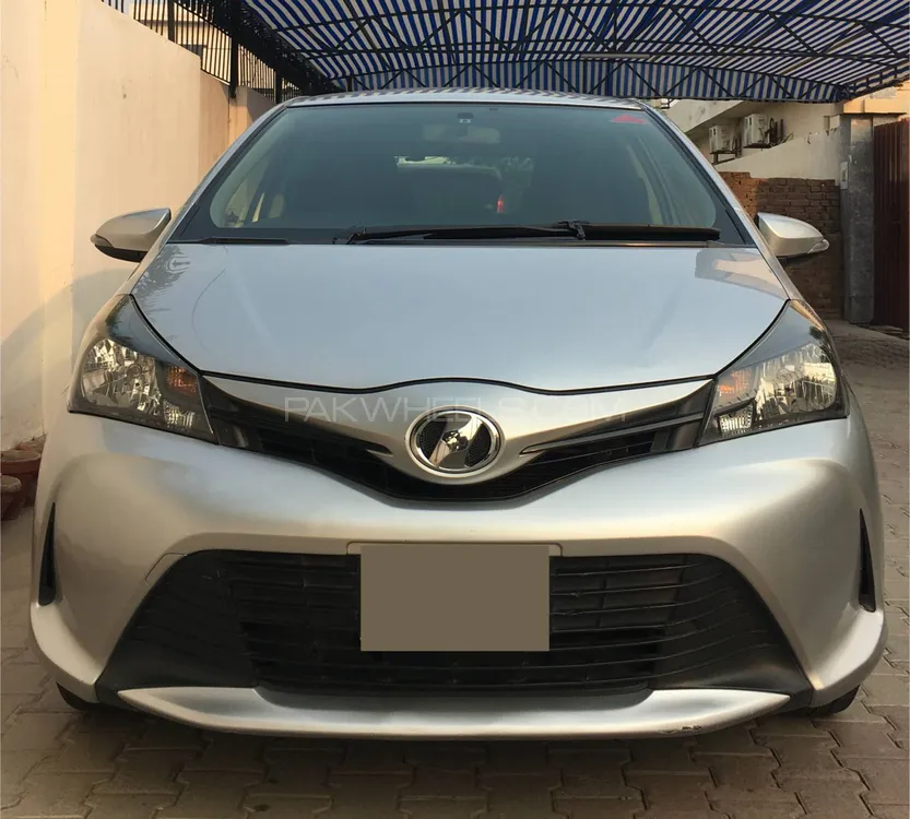 Toyota Vitz 2015 for Sale in Multan Image-1