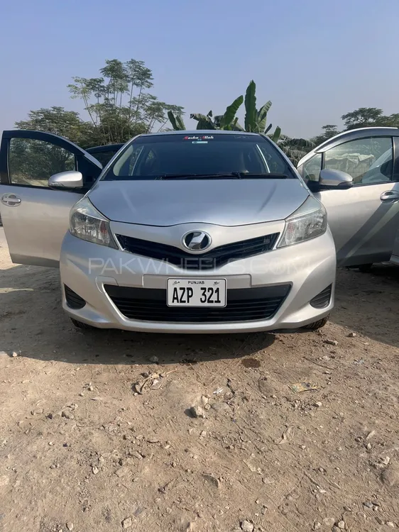 Toyota Vitz 2015 for Sale in Swabi Image-1