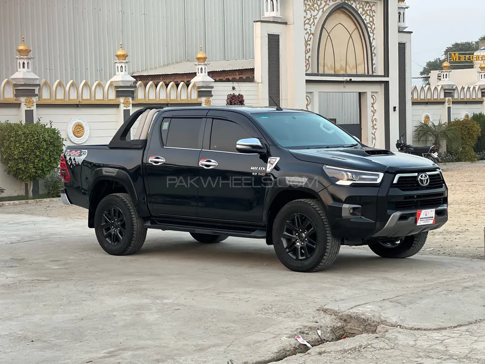 Toyota Hilux 2017 for Sale in Dera ismail khan Image-1