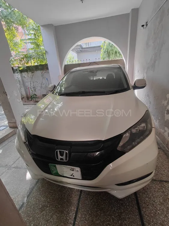 Honda Vezel 2015 for Sale in Lahore Image-1