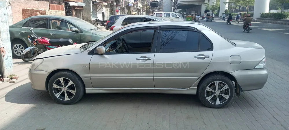 Mitsubishi Lancer 2004 for Sale in Lahore Image-1