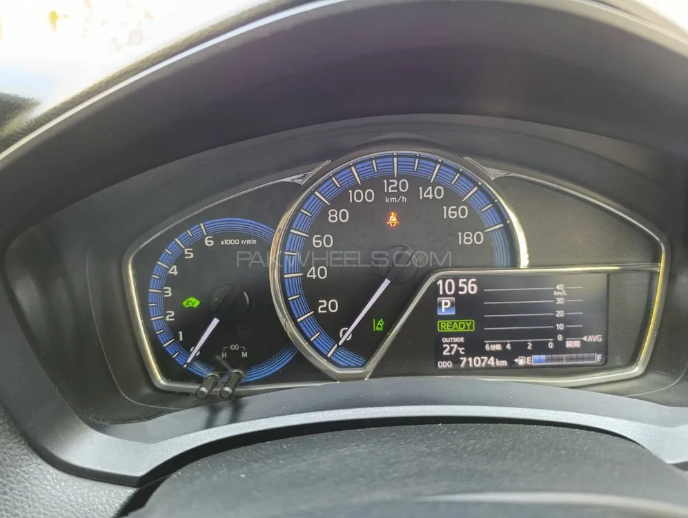 Toyota Corolla Axio 2017 for Sale in Karachi Image-1