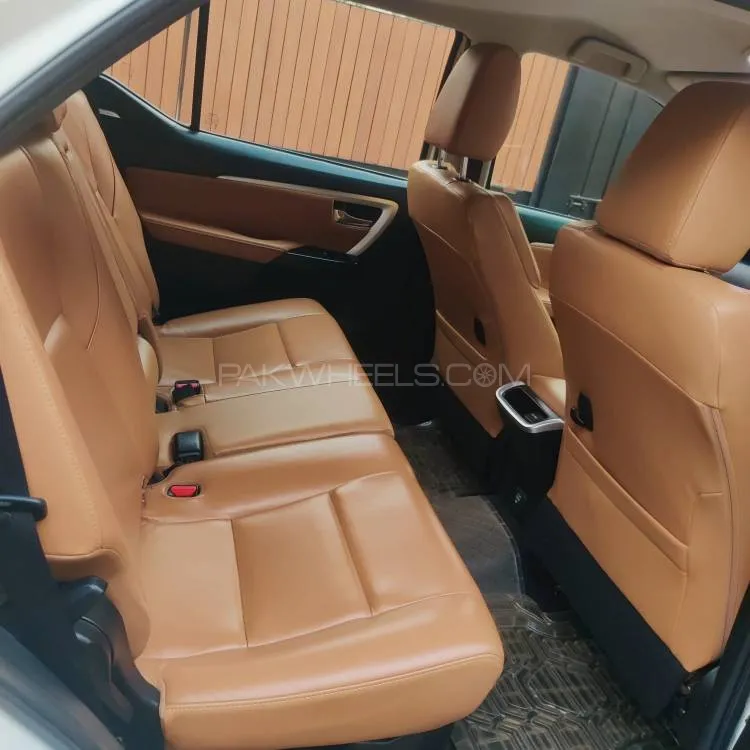 Toyota Fortuner 2017 for Sale in Lahore Image-1
