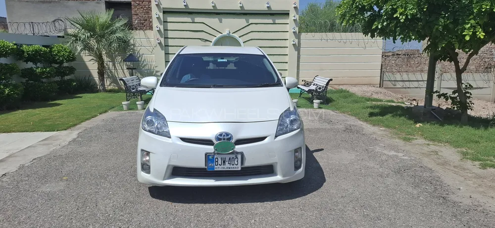 Toyota Prius 2011 for Sale in Multan Image-1