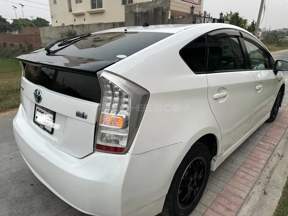 Toyota Prius 2014 for Sale in Lahore Image-1