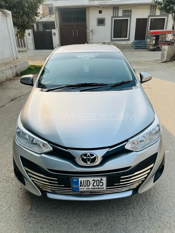 Toyota Yaris Sedan 2021 for Sale in Burewala Image-1