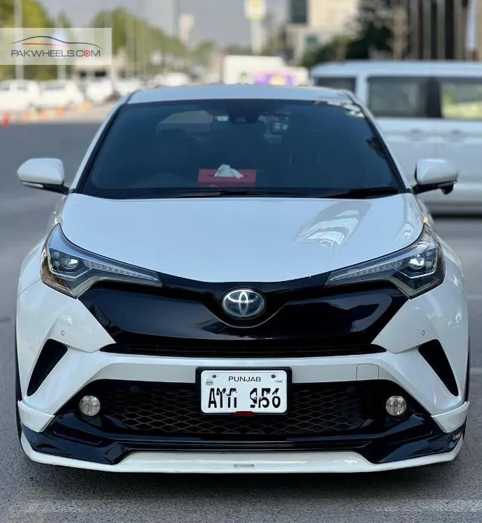 Toyota C-HR 2017 for Sale in Islamabad Image-1