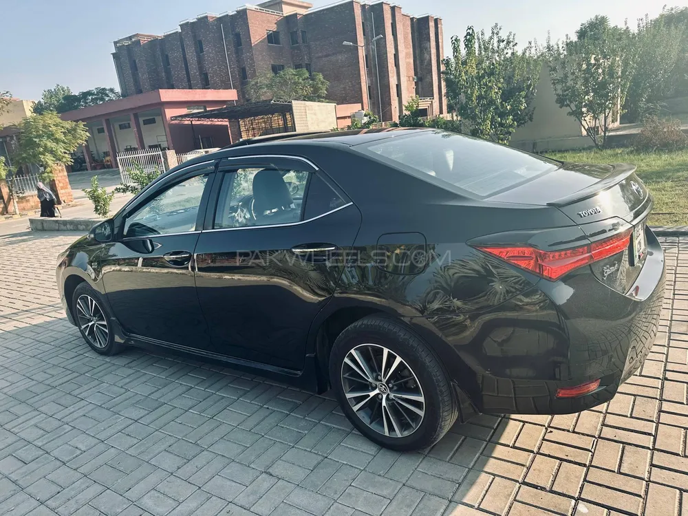 Toyota Corolla 2018 for Sale in Islamabad Image-1