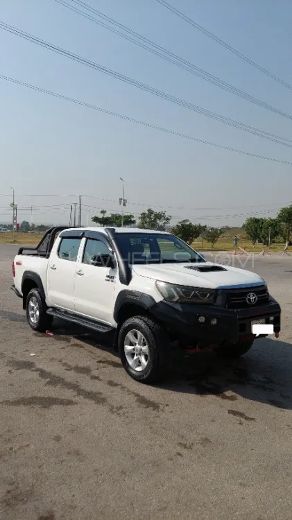 Toyota Hilux 2010 for Sale in Islamabad Image-1