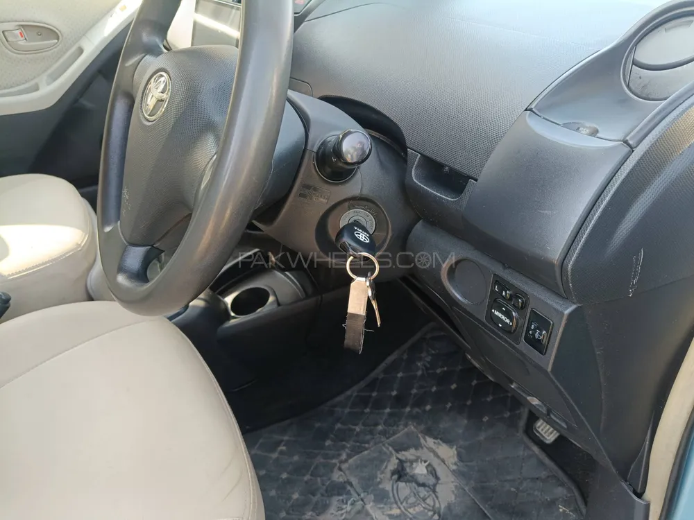 Toyota Vitz 2012 for Sale in Islamabad Image-1