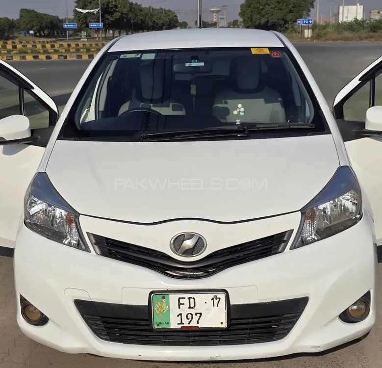 Toyota Vitz 2013 for Sale in Faisalabad Image-1