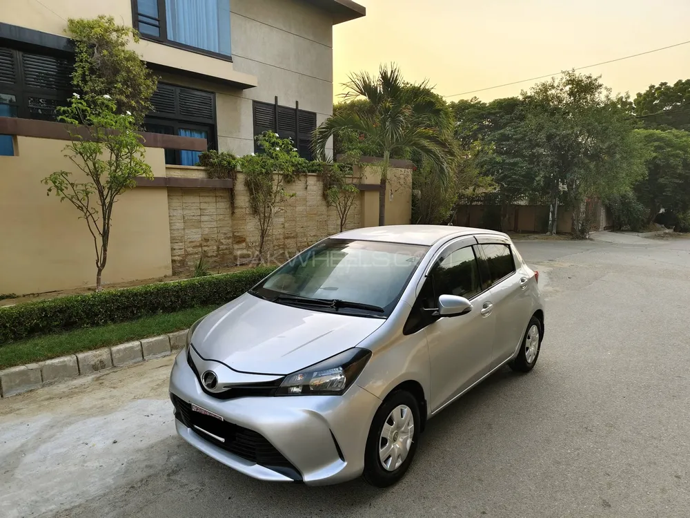 Toyota Vitz 2014 for Sale in Karachi Image-1