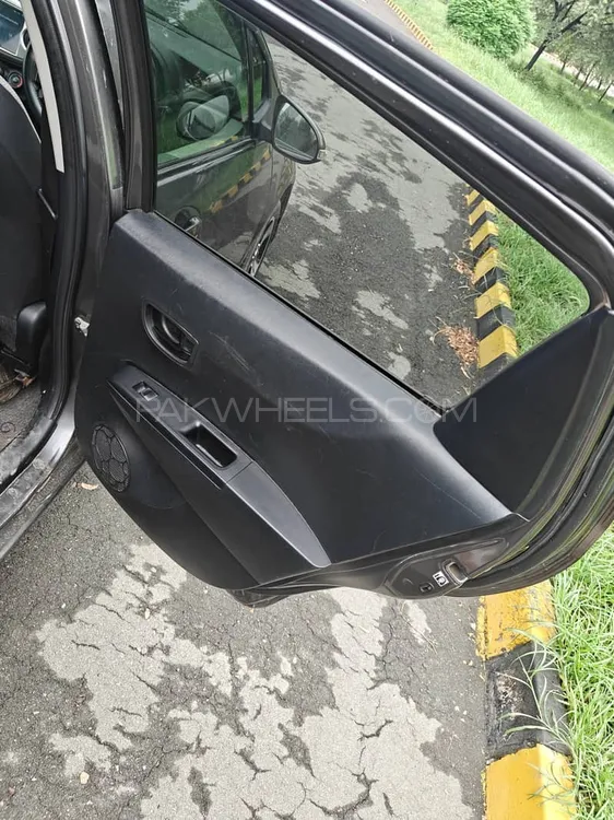 Toyota Vitz 2013 for Sale in Lahore Image-1