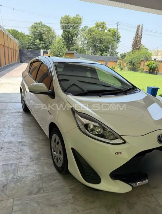 Toyota Aqua 2020 for Sale in Peshawar Image-1
