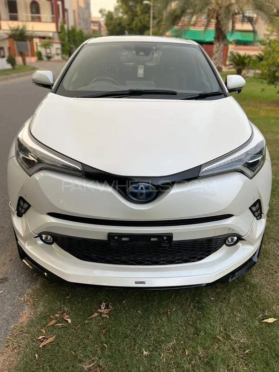 Toyota C-HR 2018 for Sale in Islamabad Image-1
