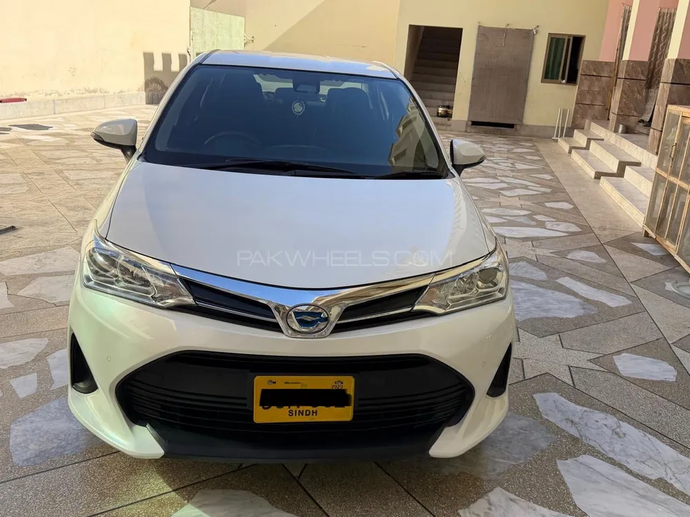 Toyota Corolla Axio 2018 for Sale in Karachi Image-1