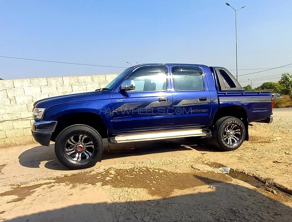 Toyota Hilux 2001 for Sale in Islamabad Image-1