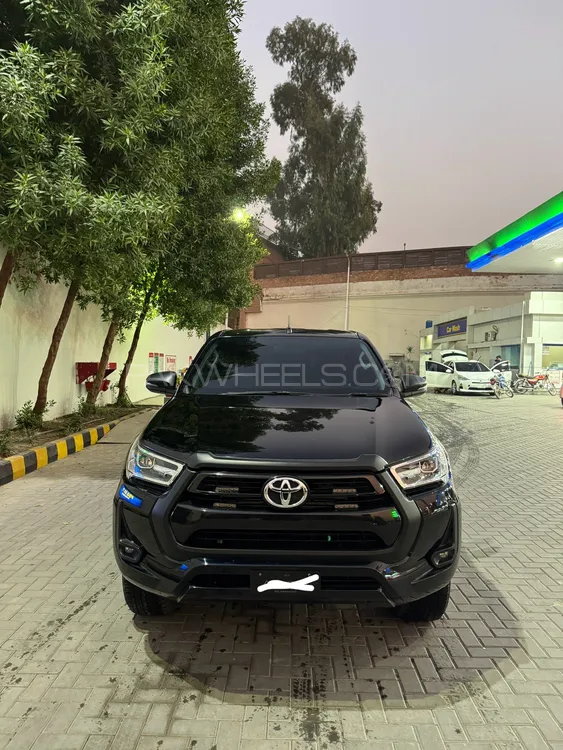 Toyota Hilux 2021 for Sale in Peshawar Image-1
