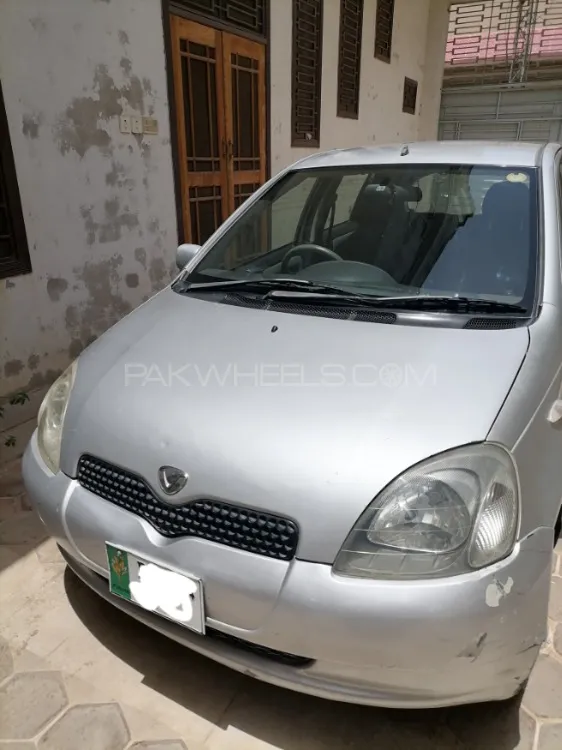Toyota Vitz 2000 for Sale in Dera Ghazi Khan Image-1