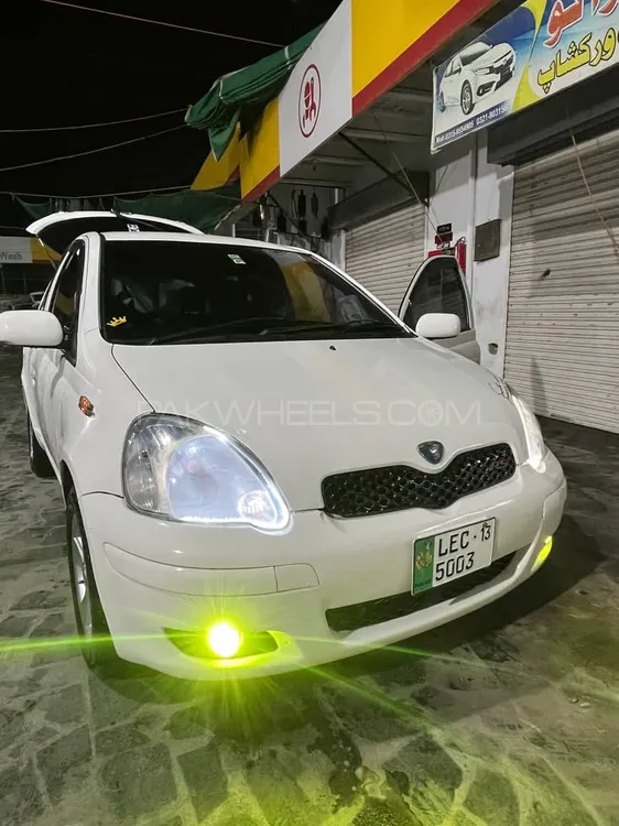 Toyota Vitz 2004 for Sale in Peshawar Image-1