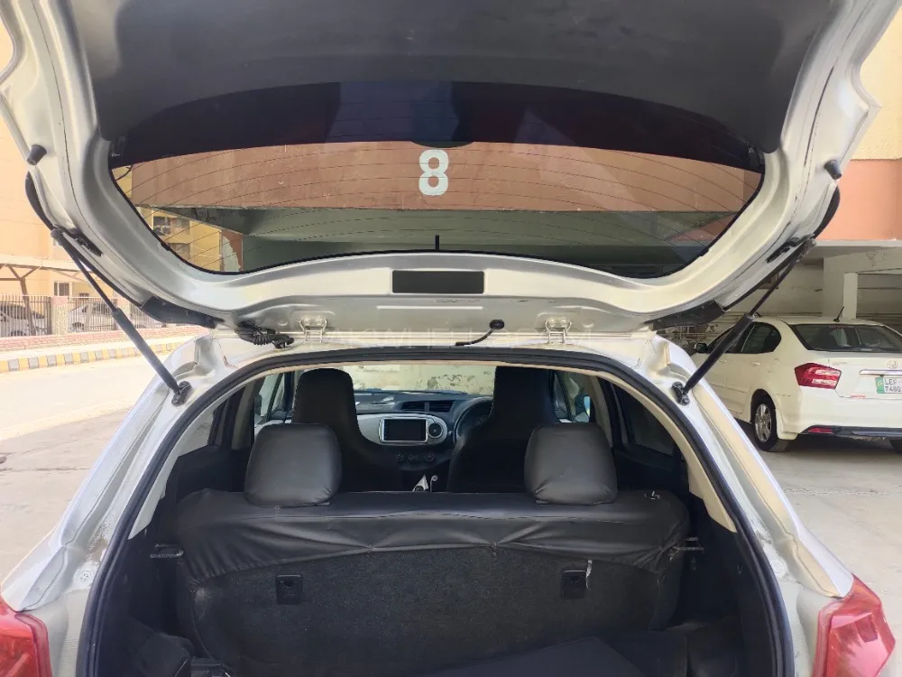 Toyota Vitz 2011 for Sale in Karachi Image-1